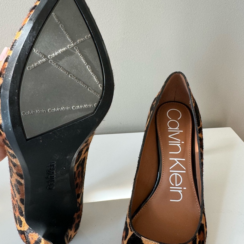 Calvin Klein leopard pumps, size 37.5 - Picture 2 of 3